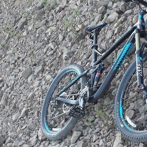 2015 Trek 21.5 Remedy Black and Blue