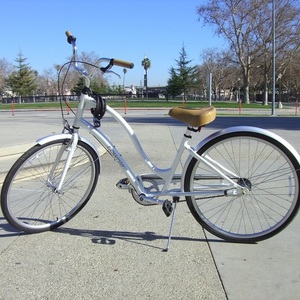2007 Electra Townie Townie women's step through White