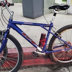 2001 GT Bicycles OUTPOST ALUMINUM FRAME Orange