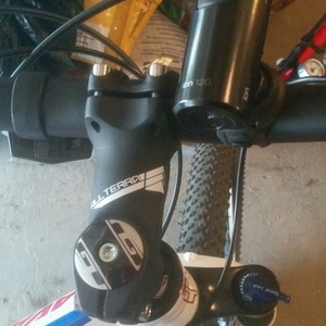 2015 GT Bicycles Avalanche White, Red, and Blue