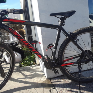 2016 Specialized Hardrock Black and Red