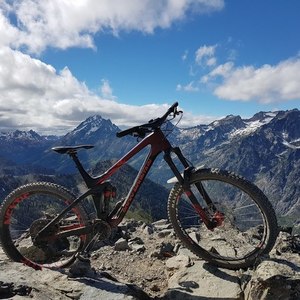 2017 Rocky Mountain Bicycles Slayer Red