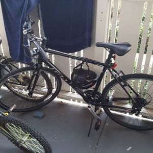 2018 Giant Satin Black/Charcoal Black
