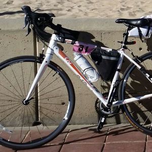 2015 Giant Female White, Orange, and Silver, gray or bare metal