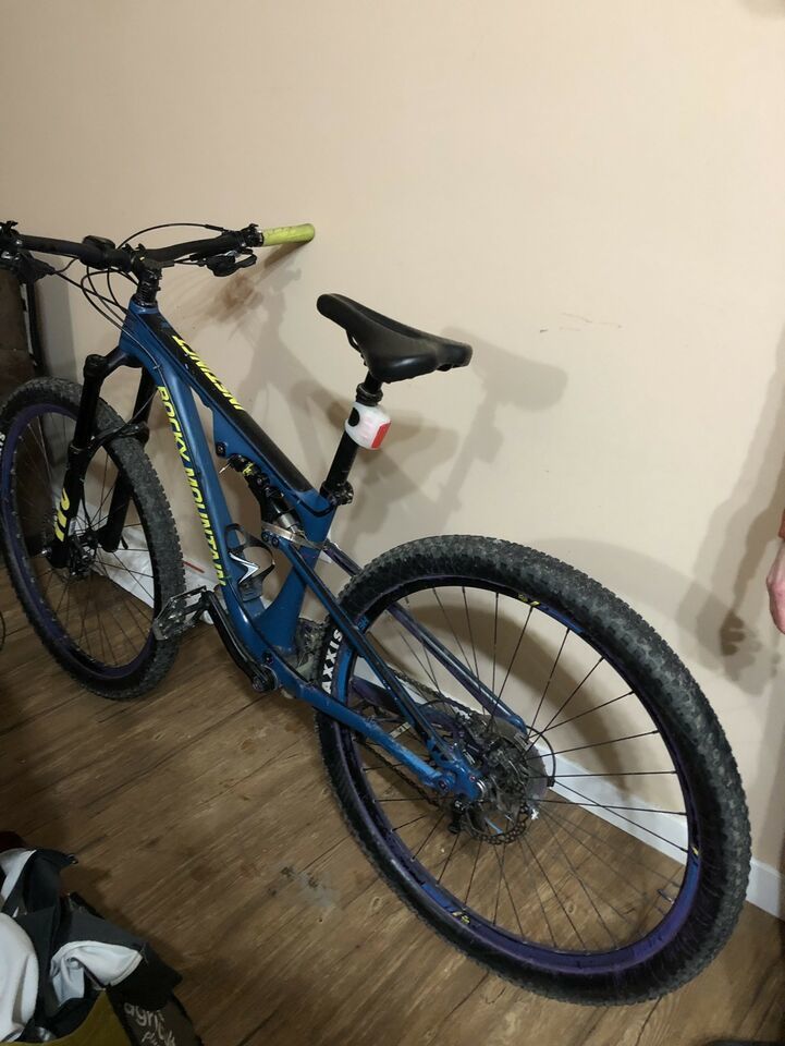 Stolen 2016 Rocky Mountain Bicycles Instinct 930 MSL