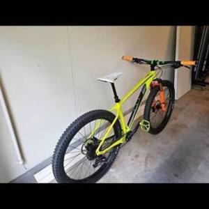 2017 Specialized Fuse Comp ^Fattie Yellow or Gold and Orange