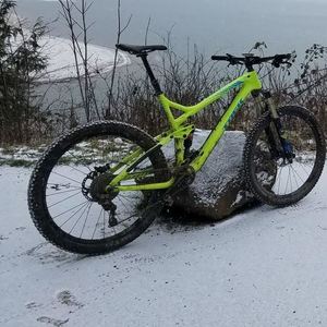 2016 Trek Remedy 27.5 Green and Blue