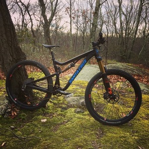 2017 Santa Cruz Bronson Black and Blue