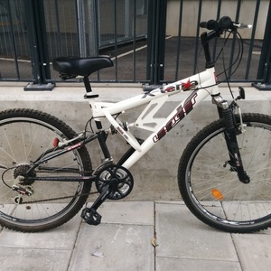 2005 Leader Bikes Mountain bike White
