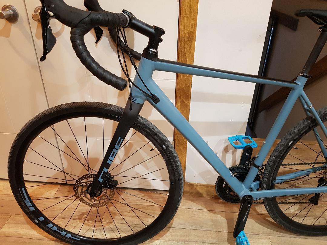cube nuroad vs cube cross race