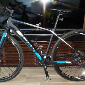 2018 Giant Thougroad GX1 Black and Blue