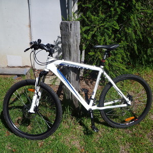 2010 Apollo Catalyst White and Blue