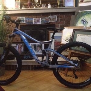 2014 Giant Trance 27.5 1 Silver, gray or bare metal, Blue, and Black