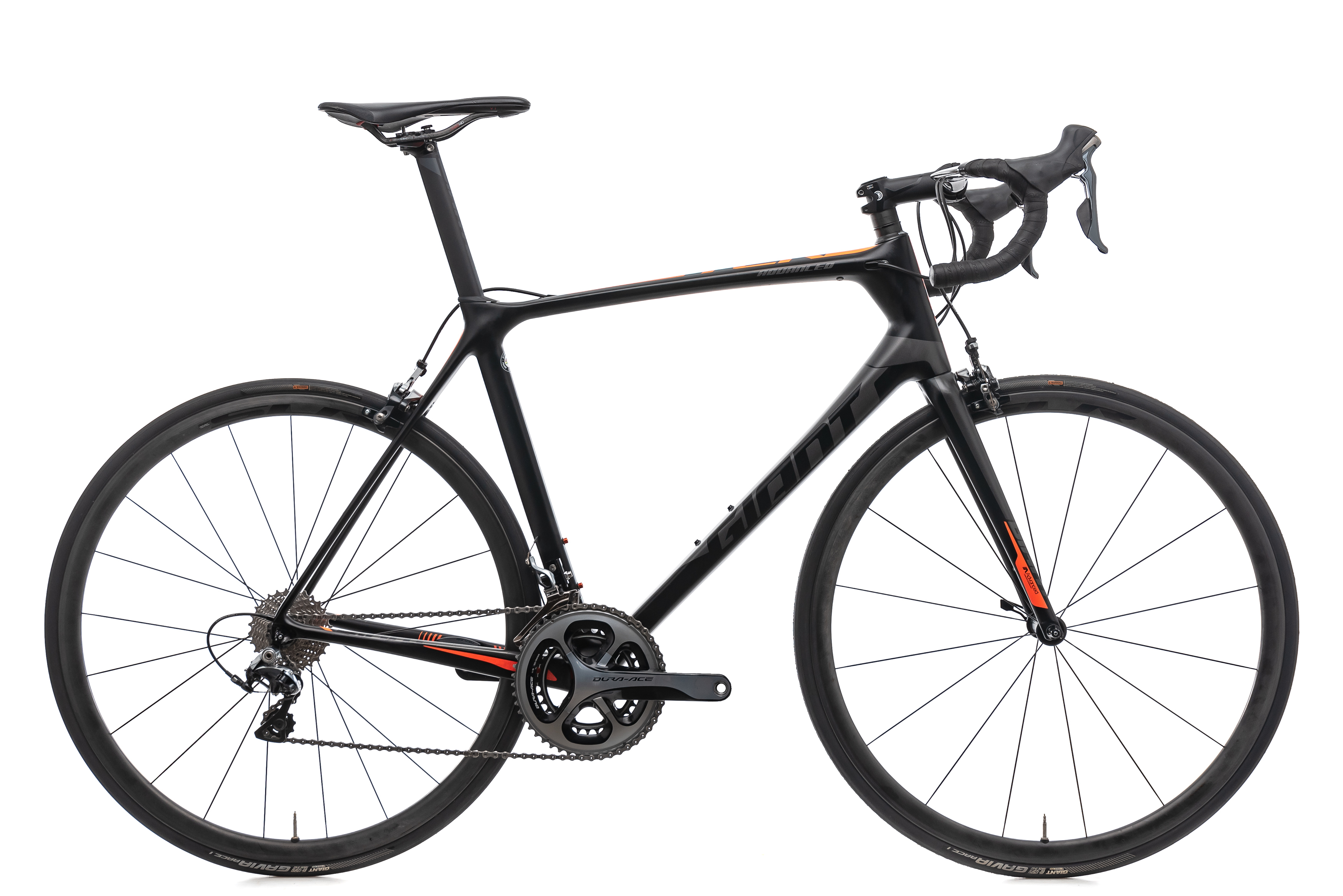 giant tcr black and white