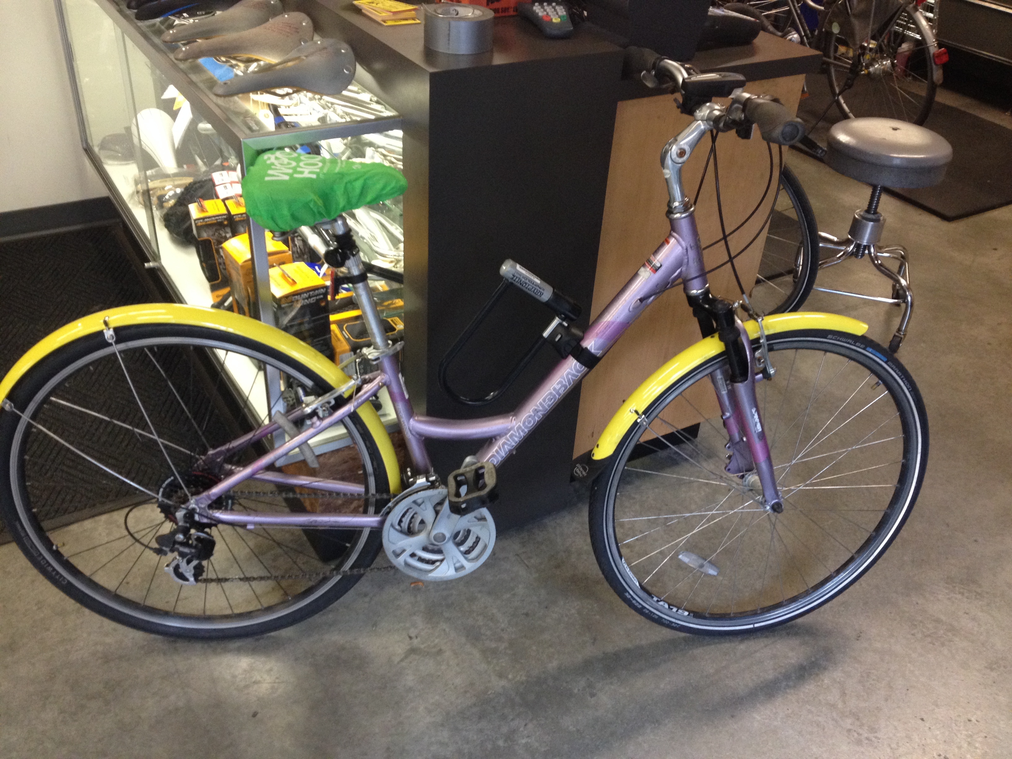 diamondback edgewood tire size