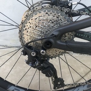 2019 Santa Cruz Nomad Carbon S - Size Large Silver, gray or bare metal and Teal