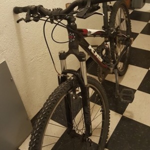 KHS Bicycles ALITE 300 Black and White