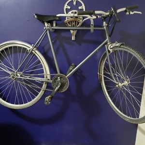 Unknown Unknown Silver, gray or bare metal