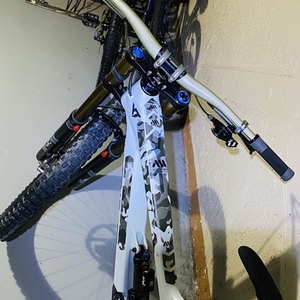 2019 YT tues cf pro race 29er White and Black