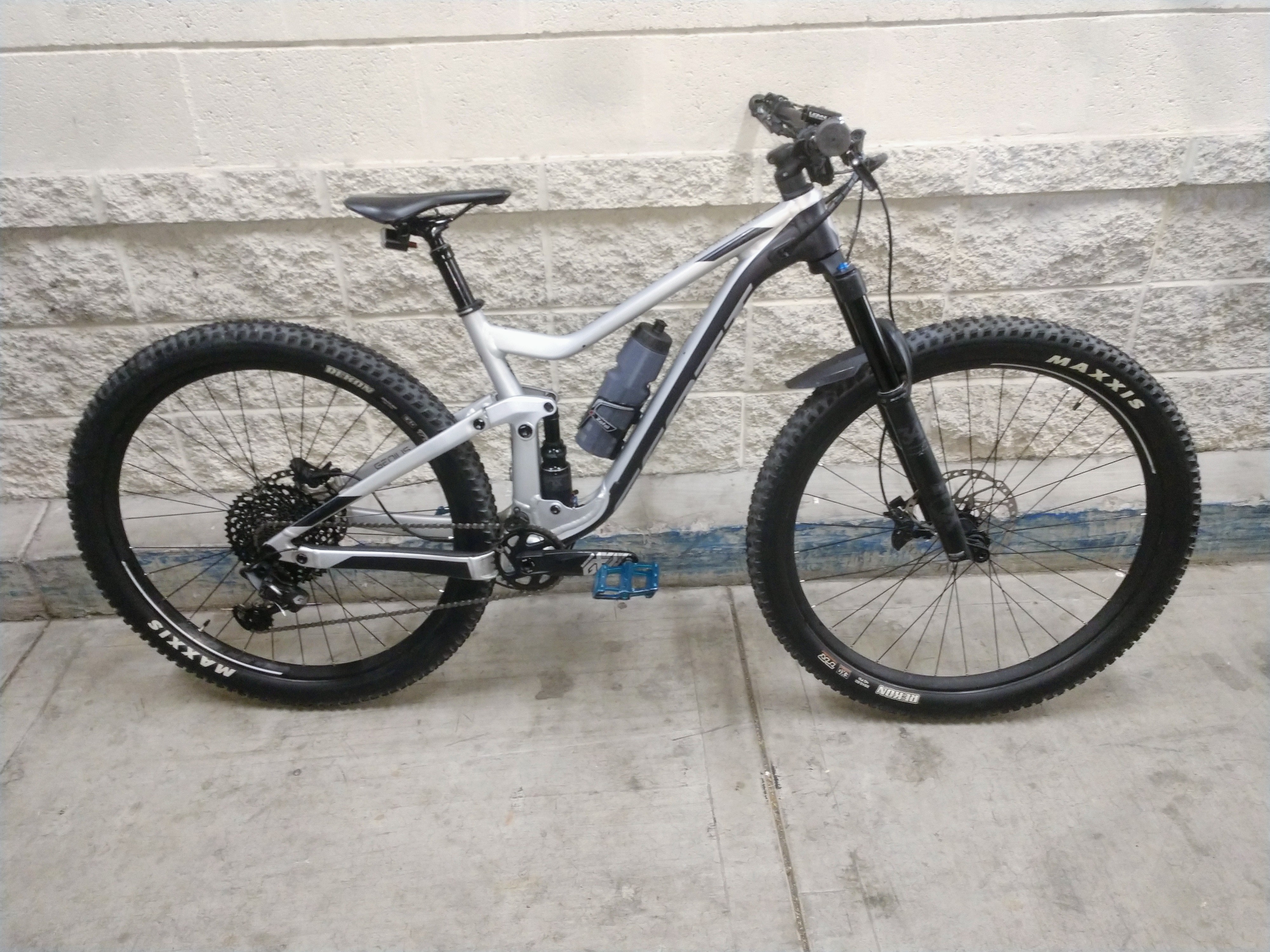 different types of full suspension mountain bikes