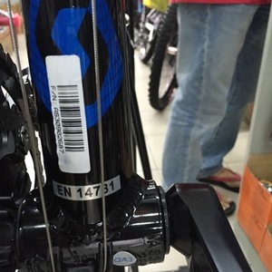 2016 SCOTT Syncross Black, White, and Yellow or Gold