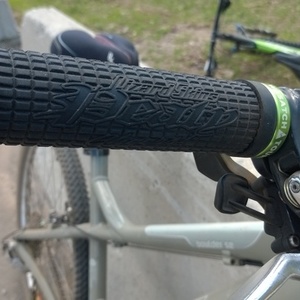 Giant Boulder SE Clay  Green