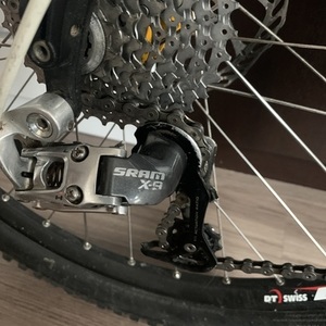 2011 Santa Cruz Bullit 2 Black and Silver, gray or bare metal