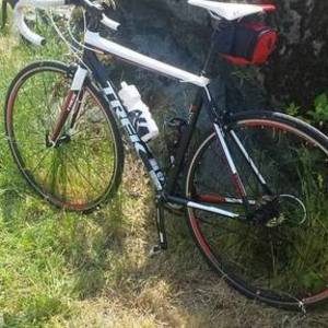 2013 Trek 1.2 H2 (Compact) White, Black, and Red