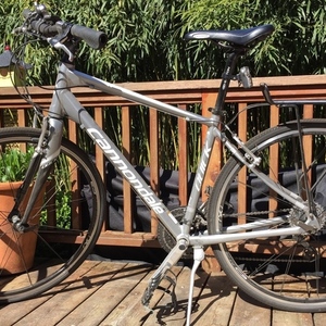 2010 Cannondale hybrid Silver or Gray