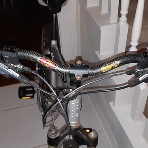 Access XCL 26 Silver, gray or bare metal