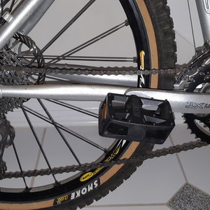 Access XCL 26 Silver, gray or bare metal