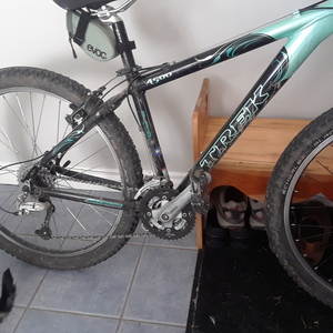 2010 Trek 4500 Black and Green