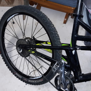 Fuji Reveal 1.0 Black and Green