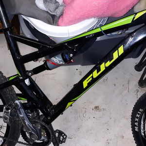 Fuji Reveal 1.0 Black and Green