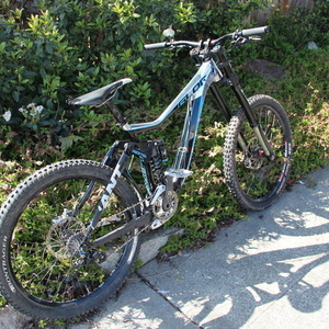 2013 Giant Glory Blue and Silver, gray or bare metal