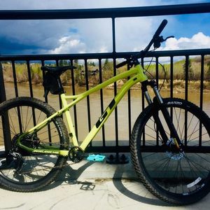 2020 GT Bicycles Avalanche Elite Yellow or Gold