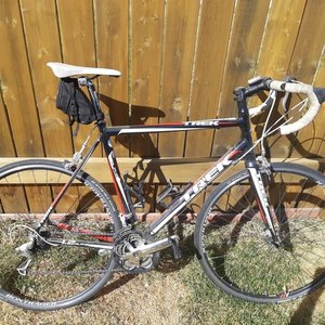 2010 Trek 1.2 Red and White