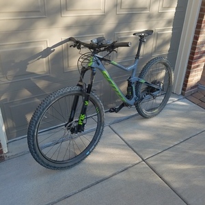 2018 SCOTT Genius 920 Silver, gray or bare metal, Green, and Black