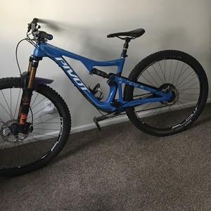 2017 Pivot 429 Mach Trail Carbon 1 Blue and White