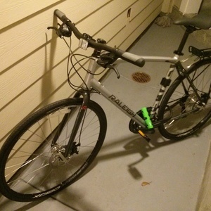 2015 Raleigh Cadent 2 Silver or Gray