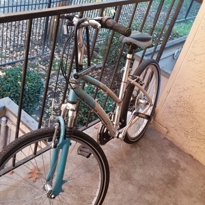 Jeep Overland SE Silver or Gray and Teal