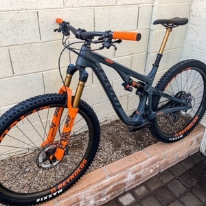 2020 Pivot Trail 429 Silver, gray or bare metal and Orange