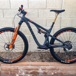 2020 Pivot Trail 429 Silver, gray or bare metal and Orange
