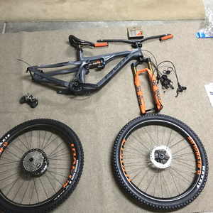 2020 Pivot Trail 429 Silver, gray or bare metal and Orange