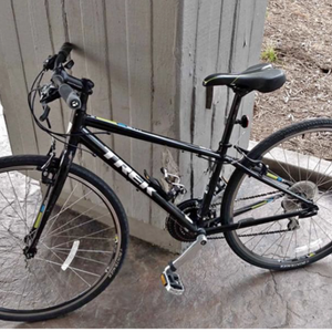 2016 Trek 7.2 fx series size 38cm/15in Black