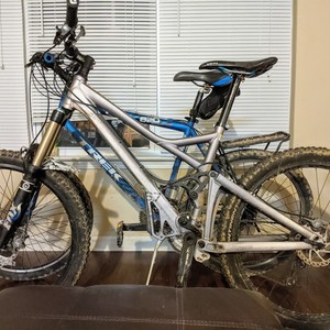 2007 Giant Reign X0 Silver, gray or bare metal