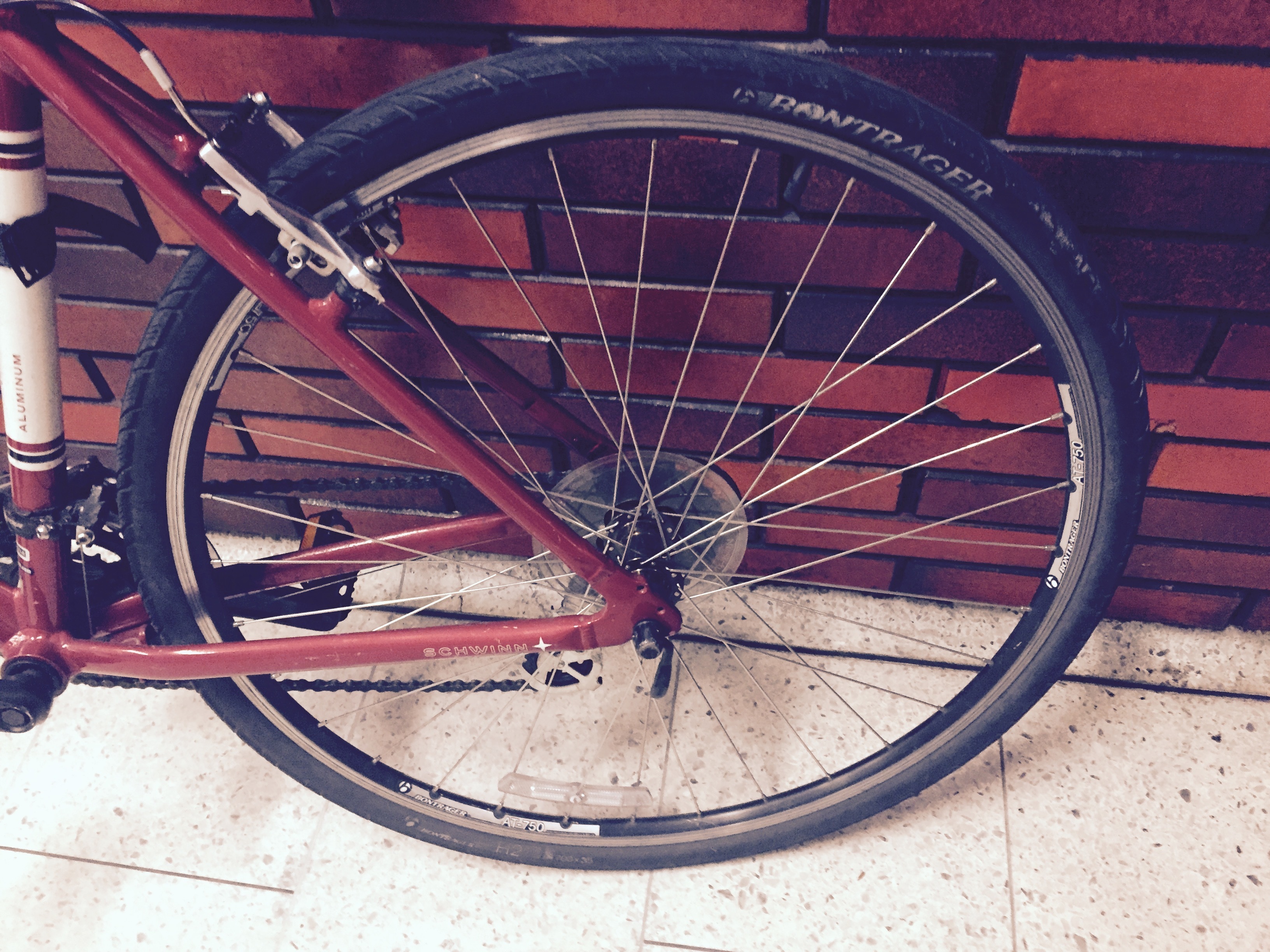 schwinn tourist hybrid