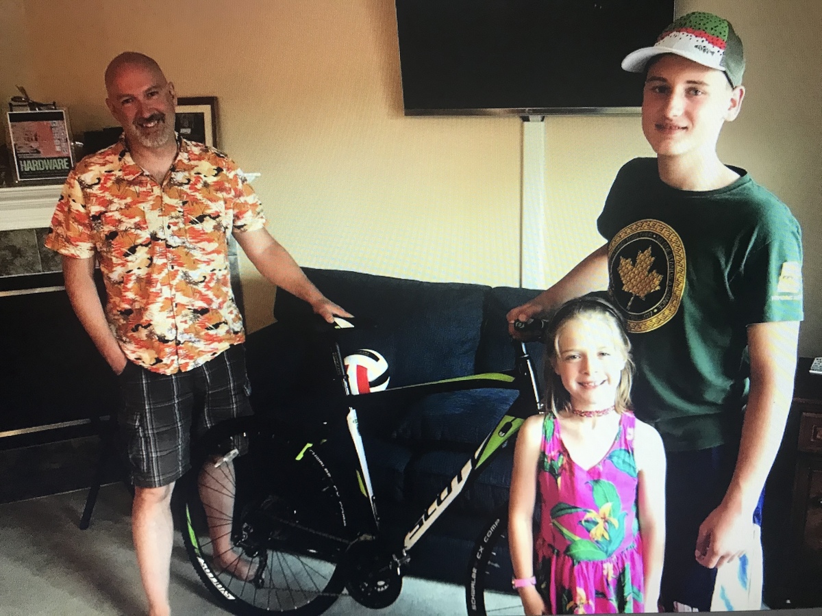 Kendra Scott Extra Large Cross