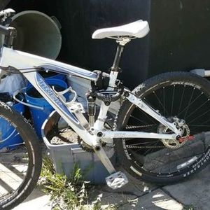 Trek 7.2 FX Disc White