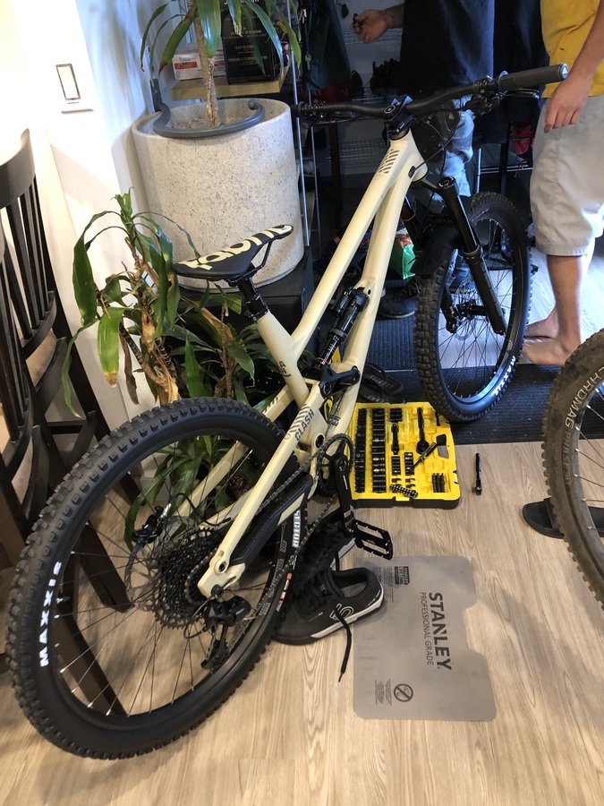 commencal bikes clash